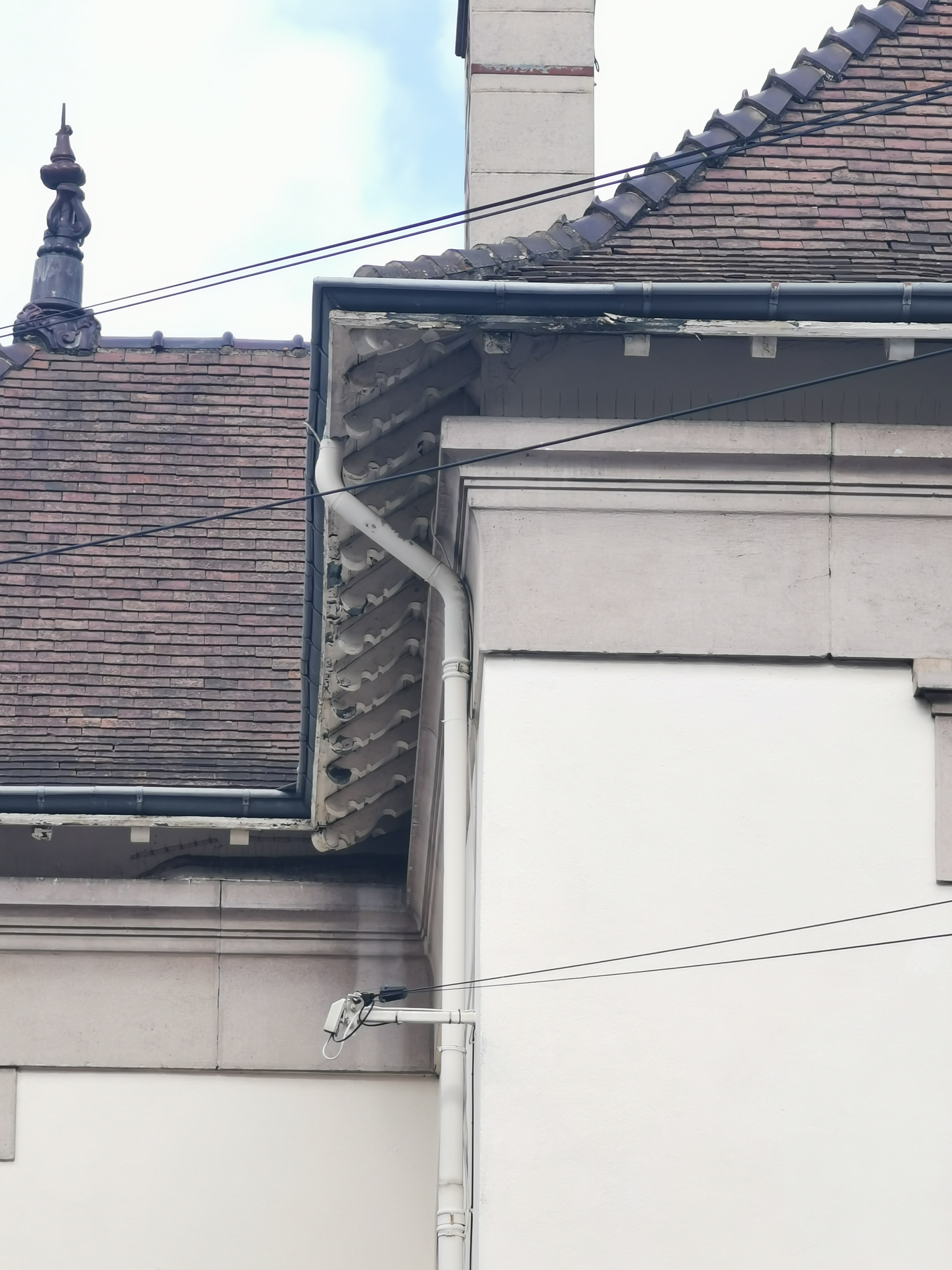 Avant - Réfection complète de toiture — 8 rue Bernard Courtois, Dijon