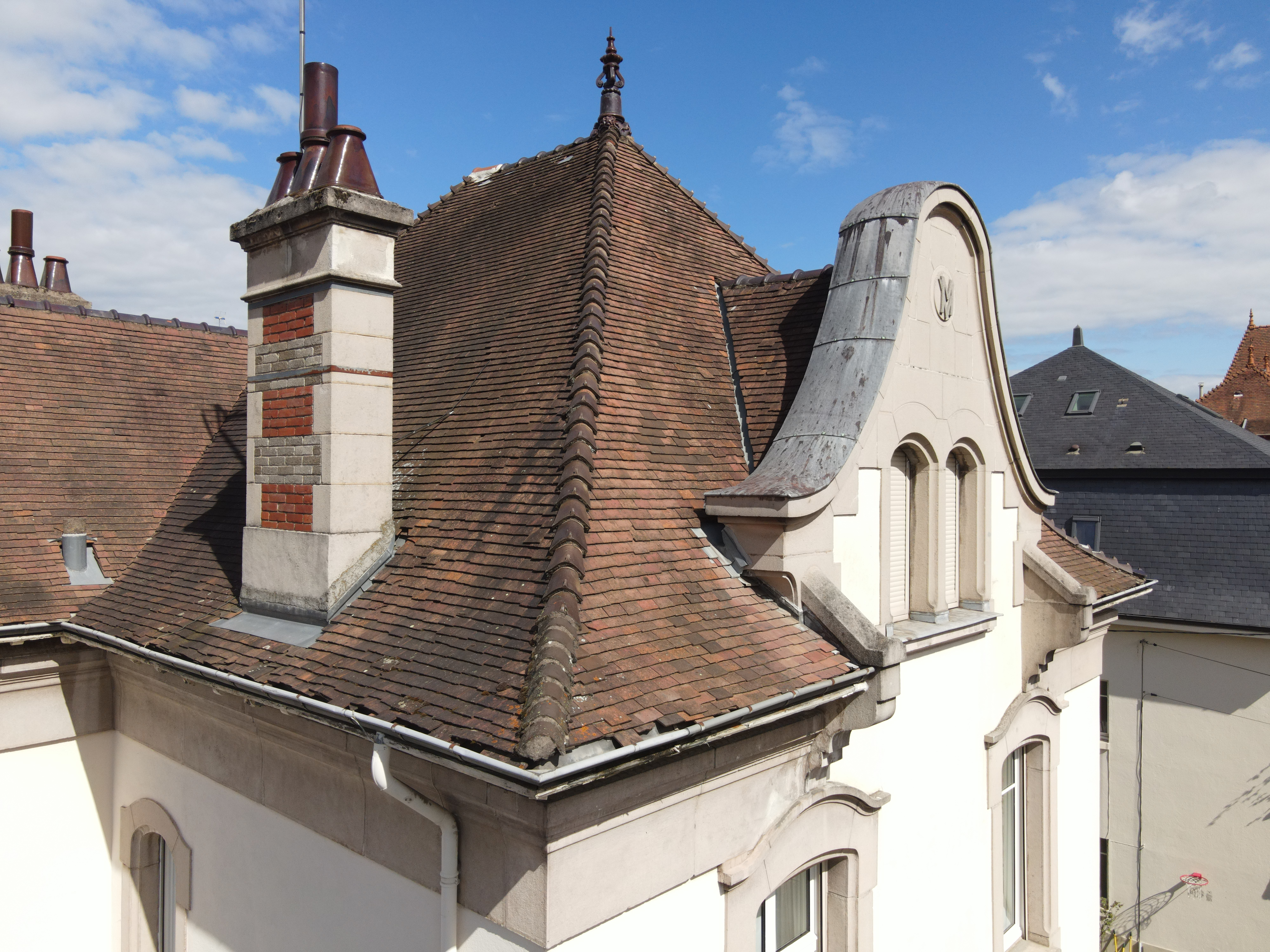 Avant - Réfection complète de toiture — 8 rue Bernard Courtois, Dijon