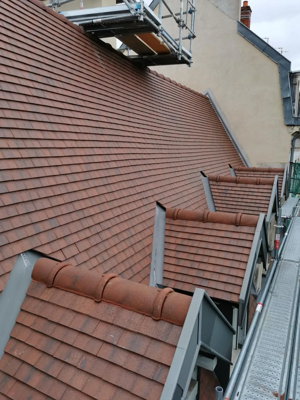 Réfection complète de toiture en tuiles plates