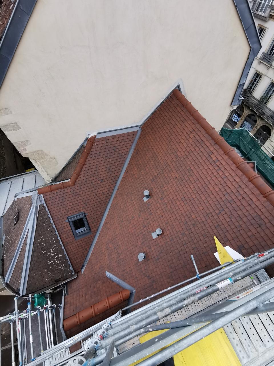 Après - Réfection complète de toiture en tuiles plates