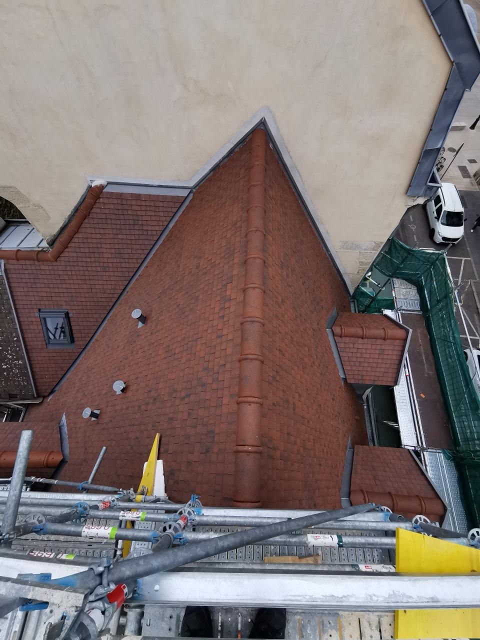 Après - Réfection complète de toiture en tuiles plates