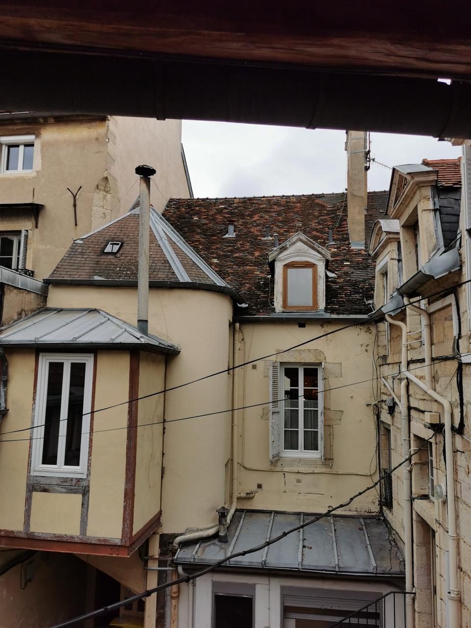 Avant - Réfection complète de toiture en tuiles plates