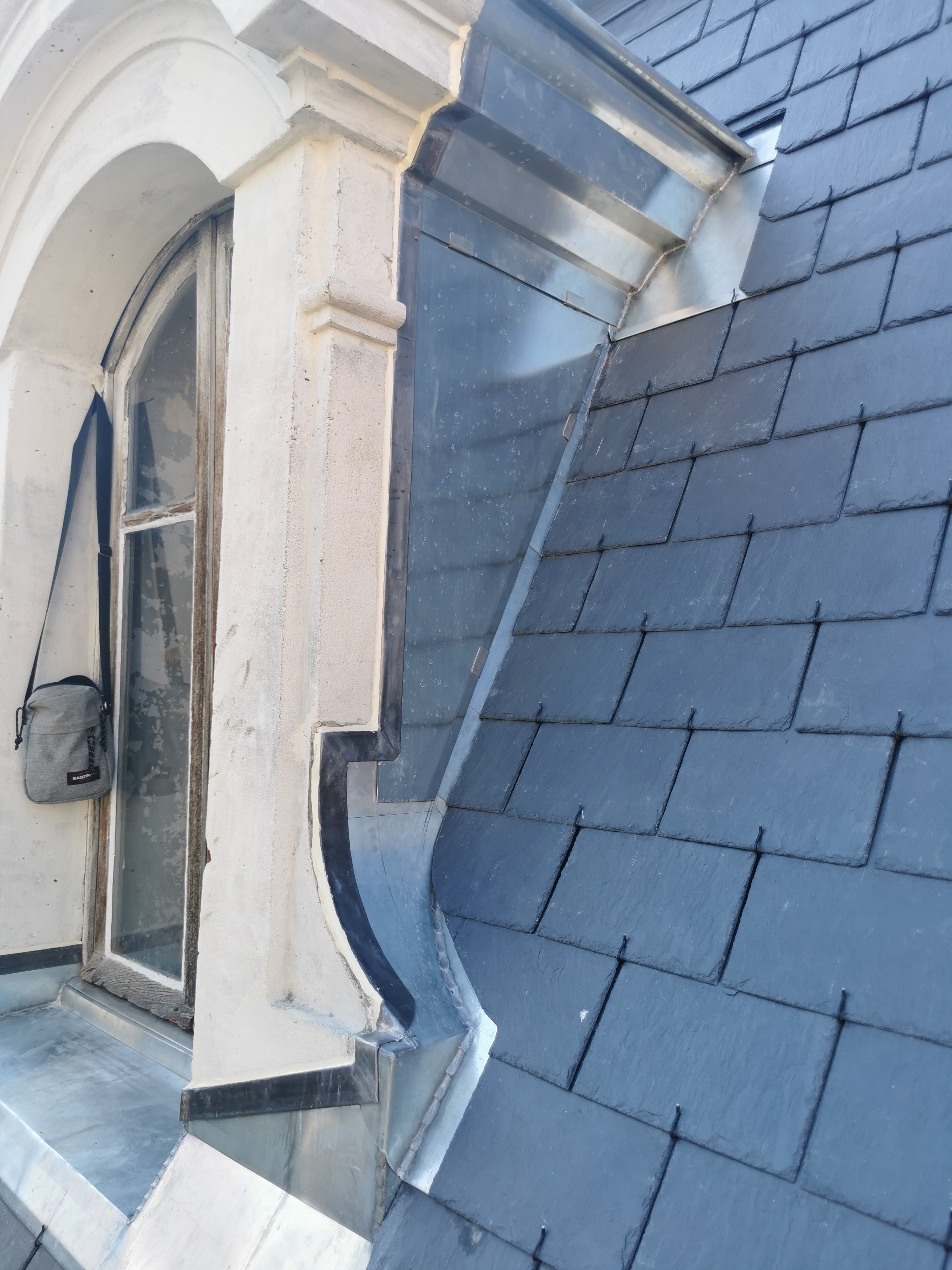 Après - Réfection de couverture — 33 Place Saint-Michel, Dijon