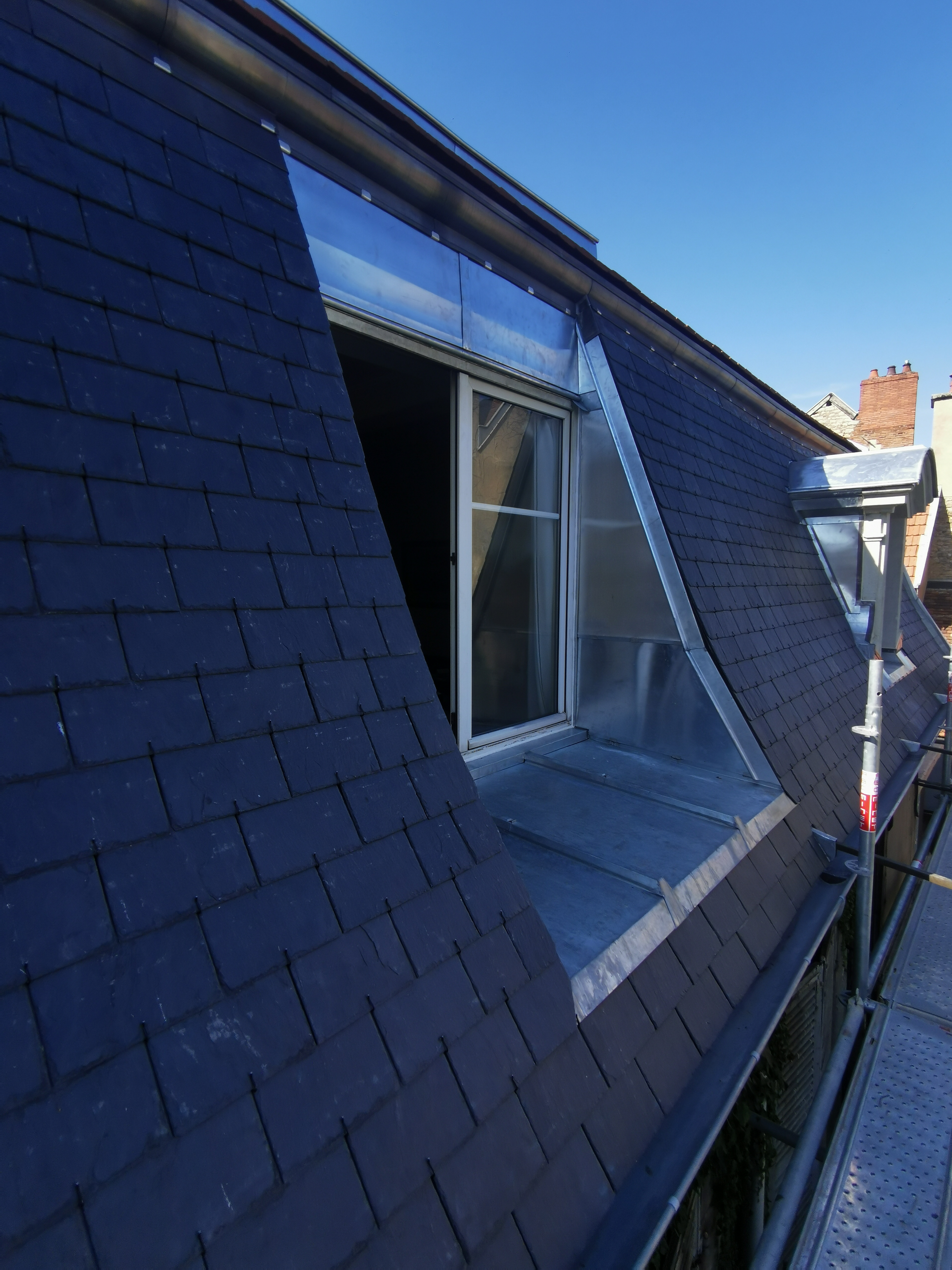 Après - Réfection de couverture — 33 Place Saint-Michel, Dijon