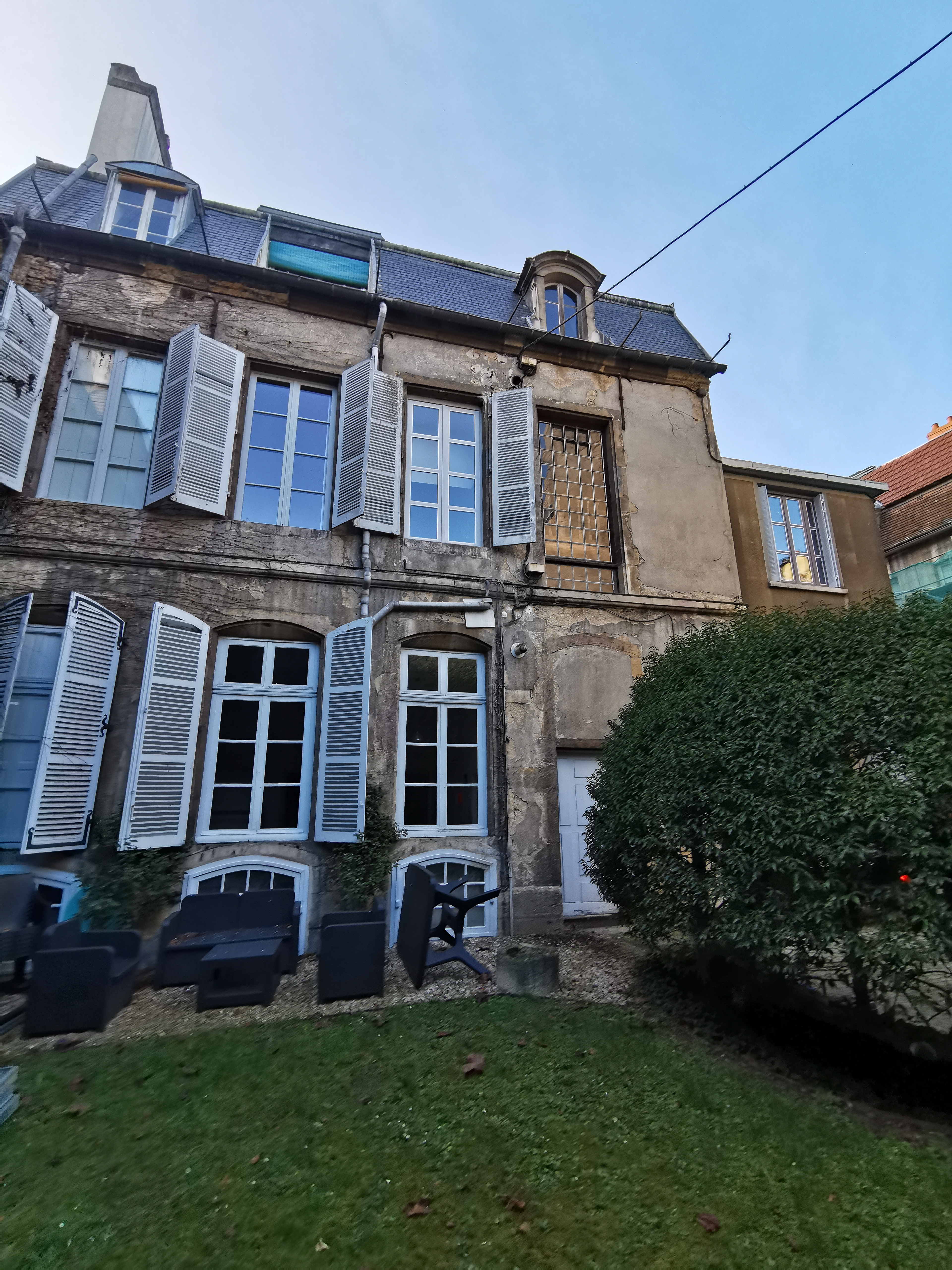 Avant - Réfection de couverture — 33 Place Saint-Michel, Dijon